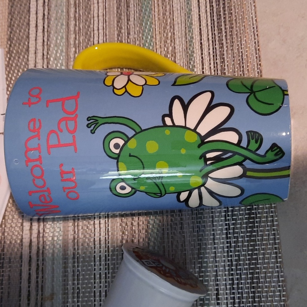 2 CrackerBarrel mugs - Picture 2 of 4